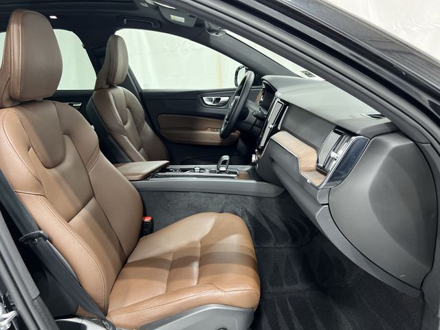 Thumbnail: 2022 Volvo XC60 - 30