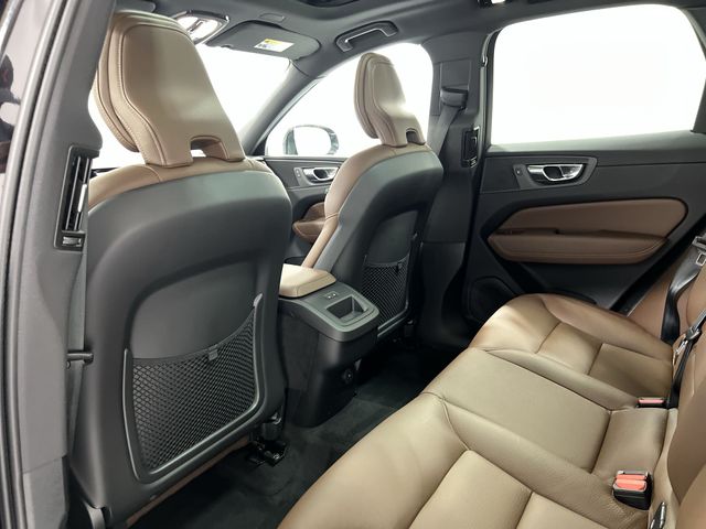 Thumbnail: 2022 Volvo XC60 - 28