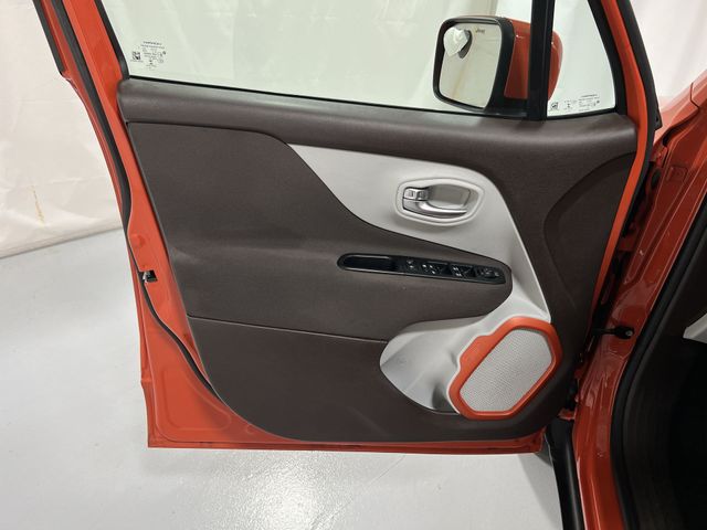 Thumbnail: 2016 Jeep Renegade - 34