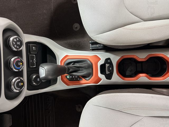 Thumbnail: 2016 Jeep Renegade - 15