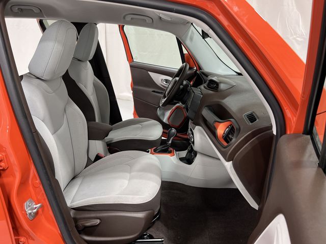 Thumbnail: 2016 Jeep Renegade - 32