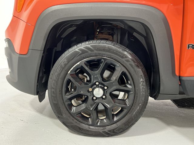 Thumbnail: 2016 Jeep Renegade - 8