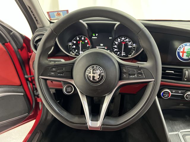Thumbnail: 2019 Alfa Romeo Giulia - 9