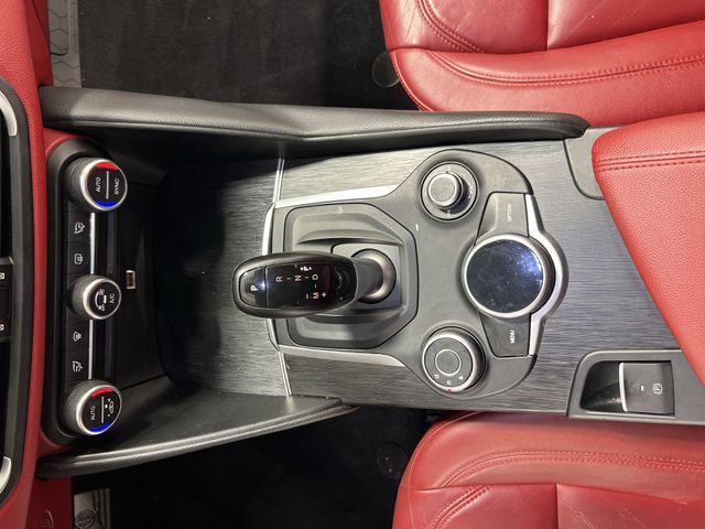 Thumbnail: 2019 Alfa Romeo Giulia - 15