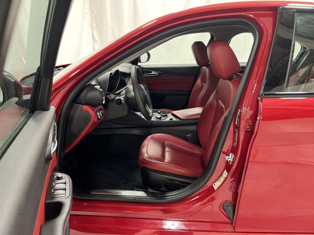 Thumbnail: 2019 Alfa Romeo Giulia - 20