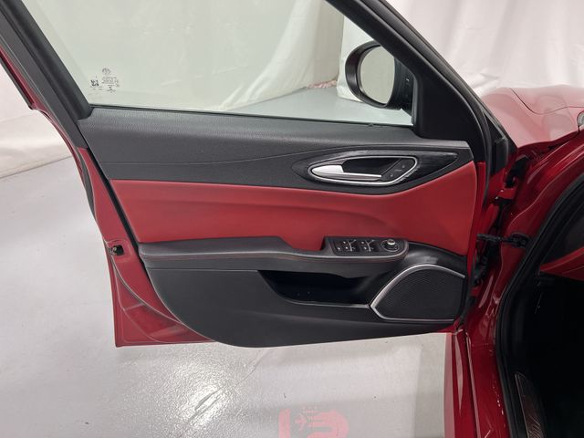 Thumbnail: 2019 Alfa Romeo Giulia - 27
