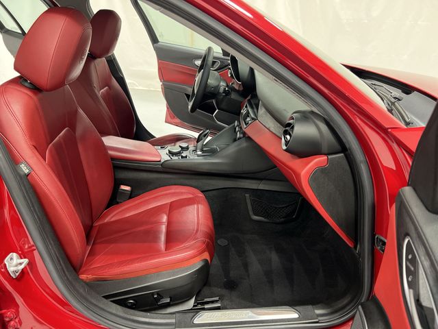 Thumbnail: 2019 Alfa Romeo Giulia - 11