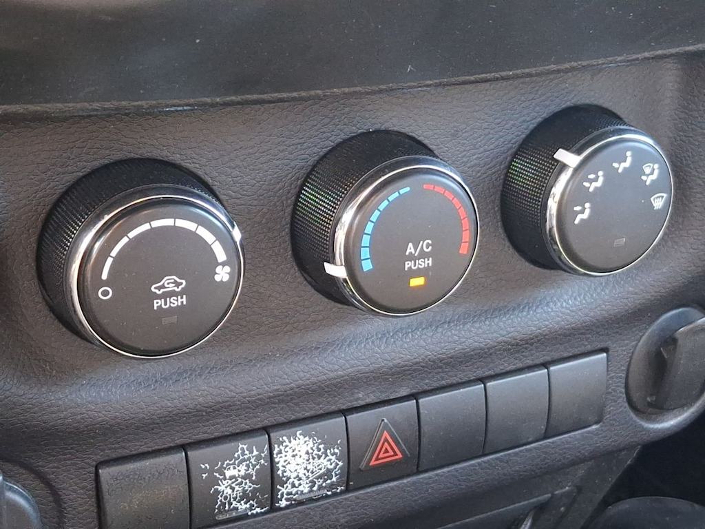 Thumbnail: 2016 Jeep Wrangler - 26