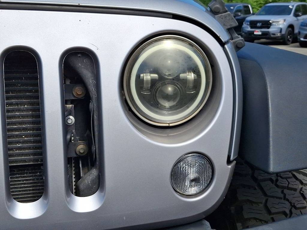Thumbnail: 2016 Jeep Wrangler - 29