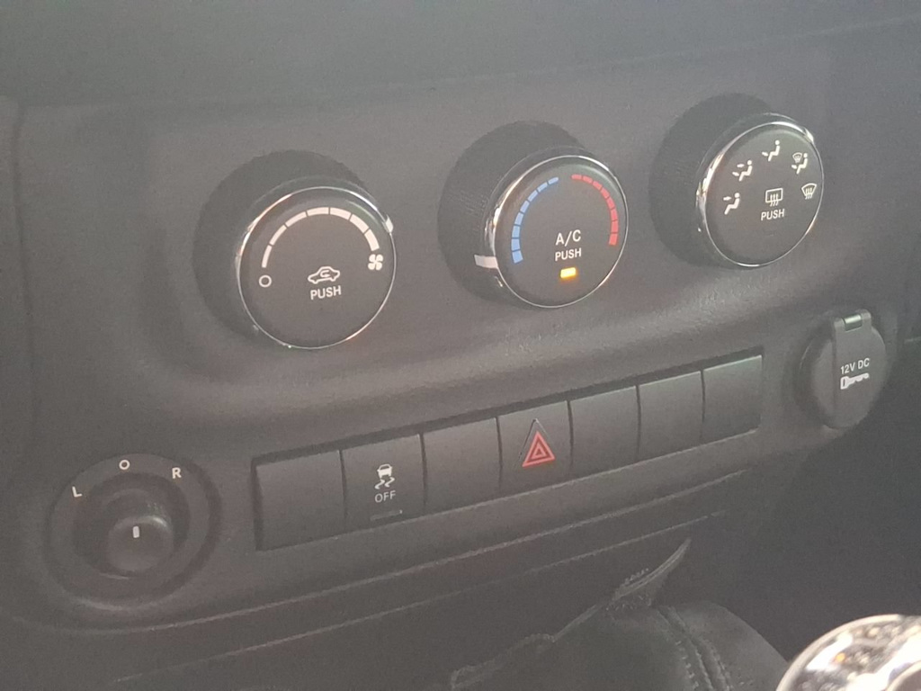 Thumbnail: 2013 Jeep Wrangler - 26
