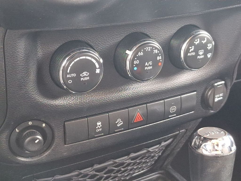 Thumbnail: 2012 Jeep Wrangler - 26