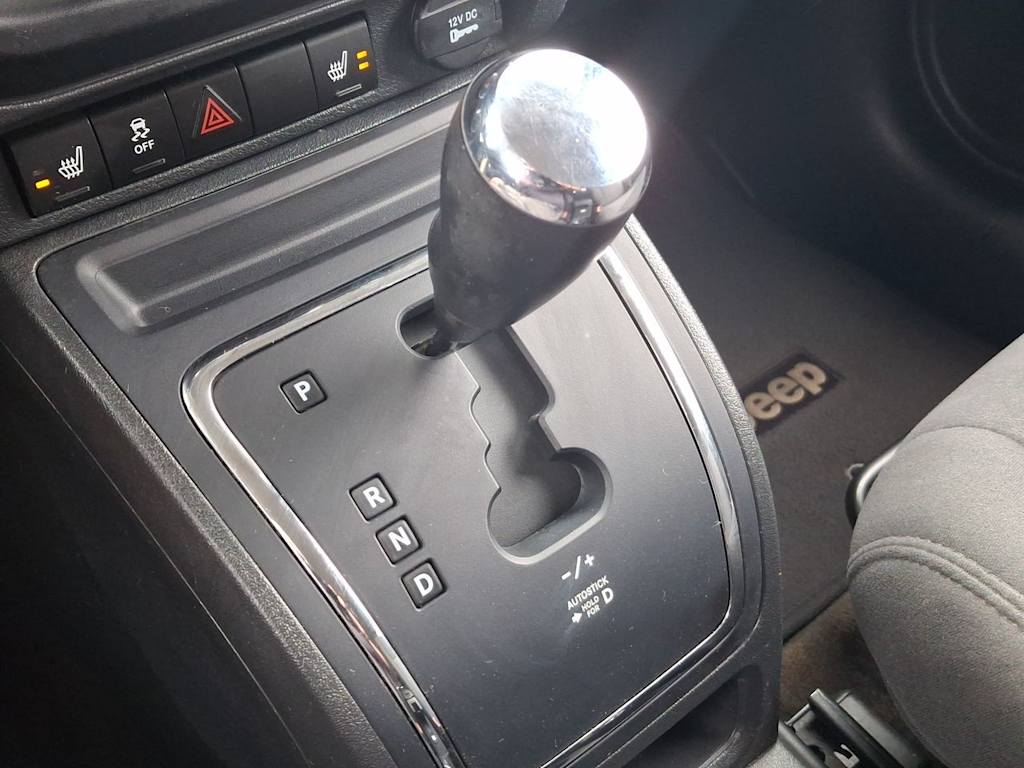 Thumbnail: 2015 Jeep Patriot - 12