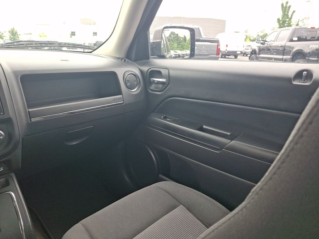 Thumbnail: 2015 Jeep Patriot - 20