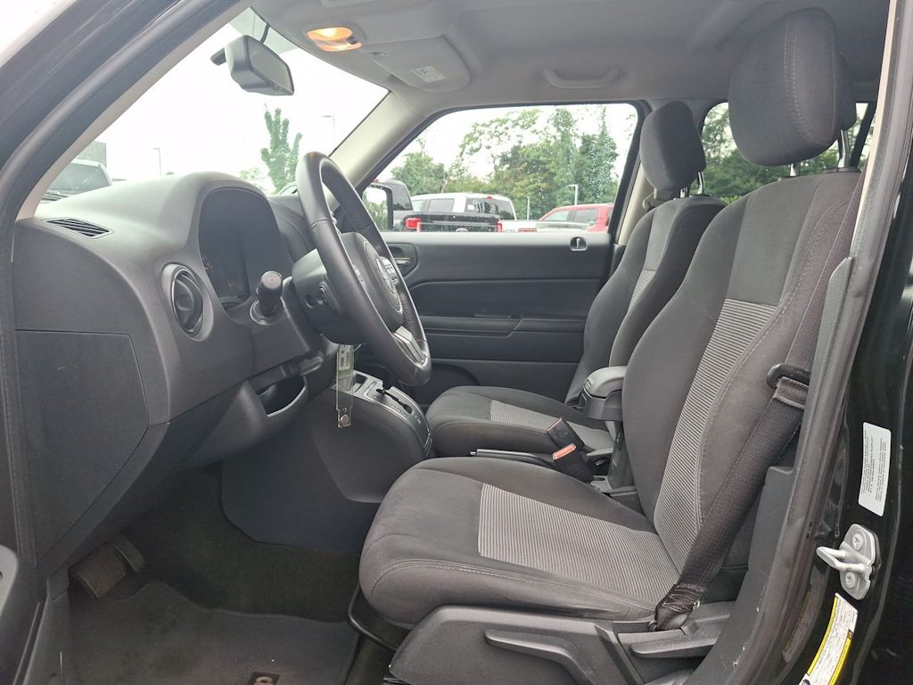 Thumbnail: 2015 Jeep Patriot - 9