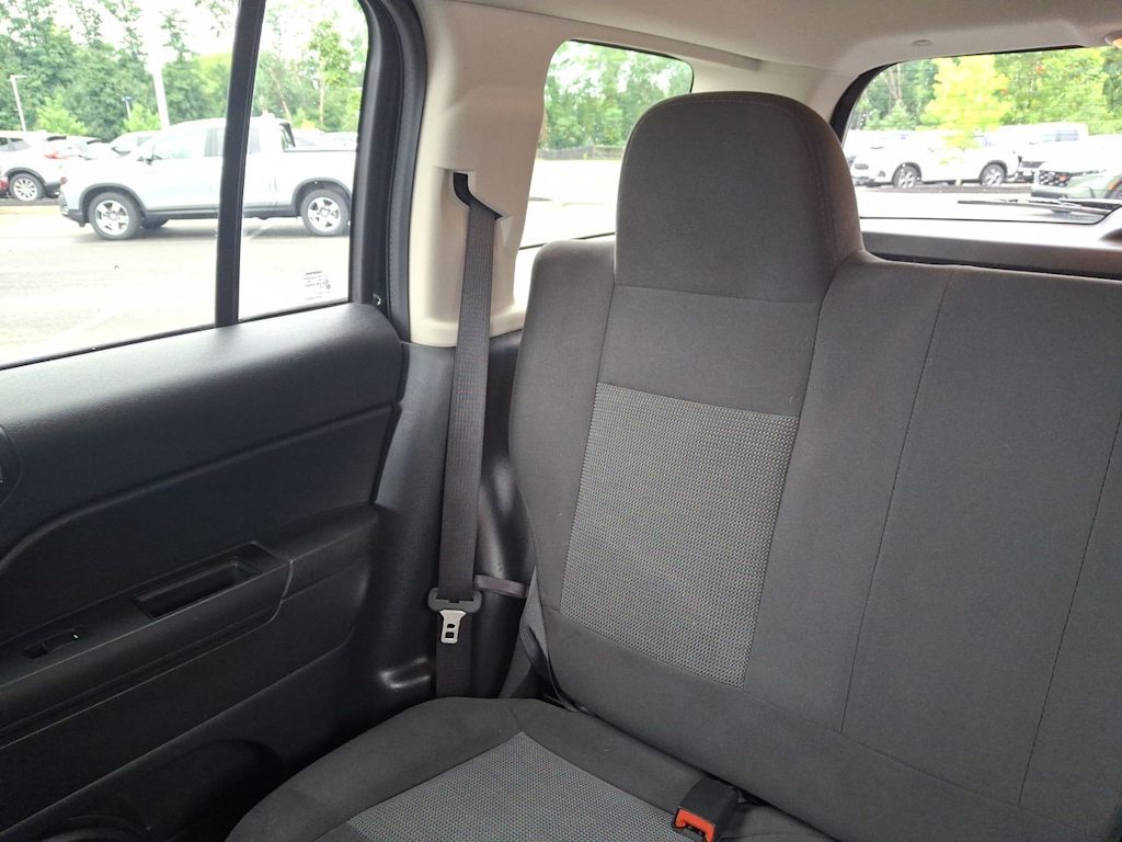 Thumbnail: 2015 Jeep Patriot - 10