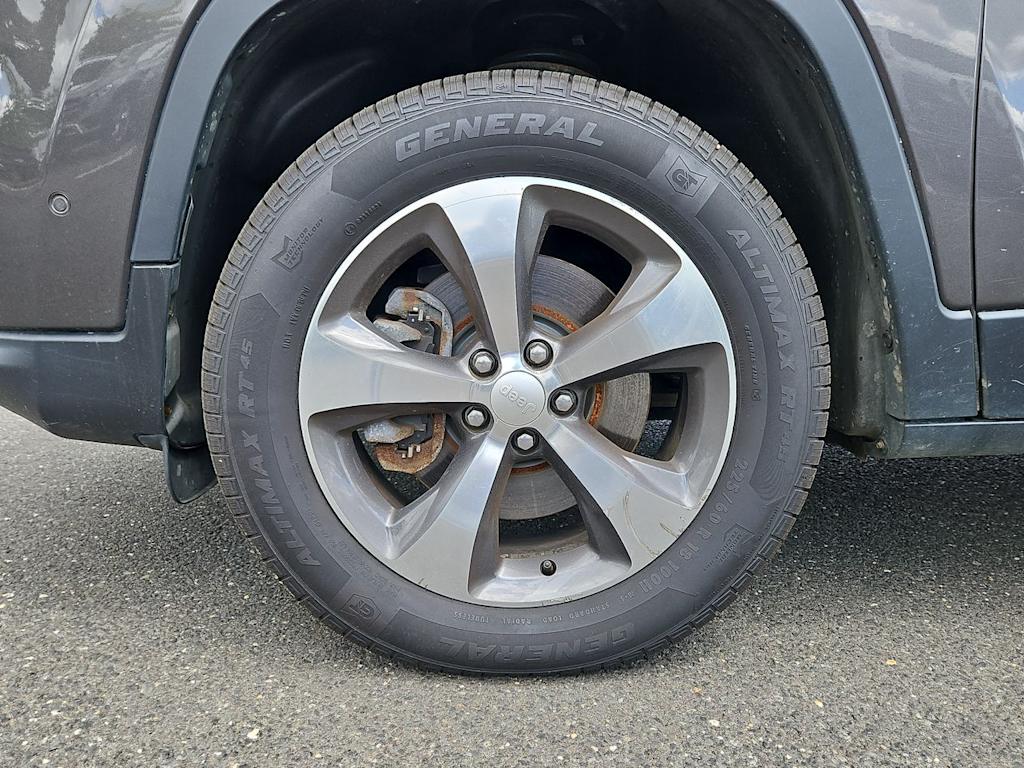Thumbnail: 2019 Jeep Cherokee - 8