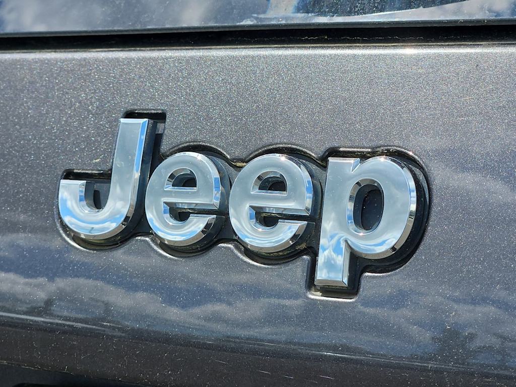 Thumbnail: 2019 Jeep Cherokee - 7