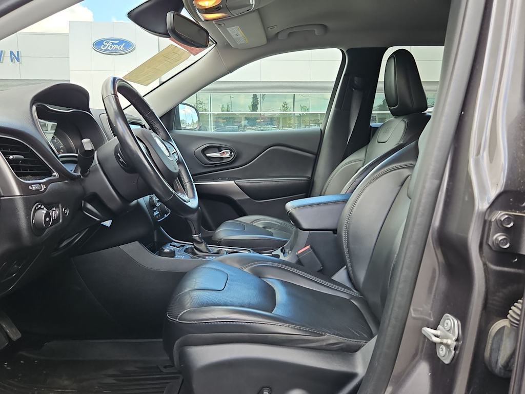 Thumbnail: 2019 Jeep Cherokee - 10