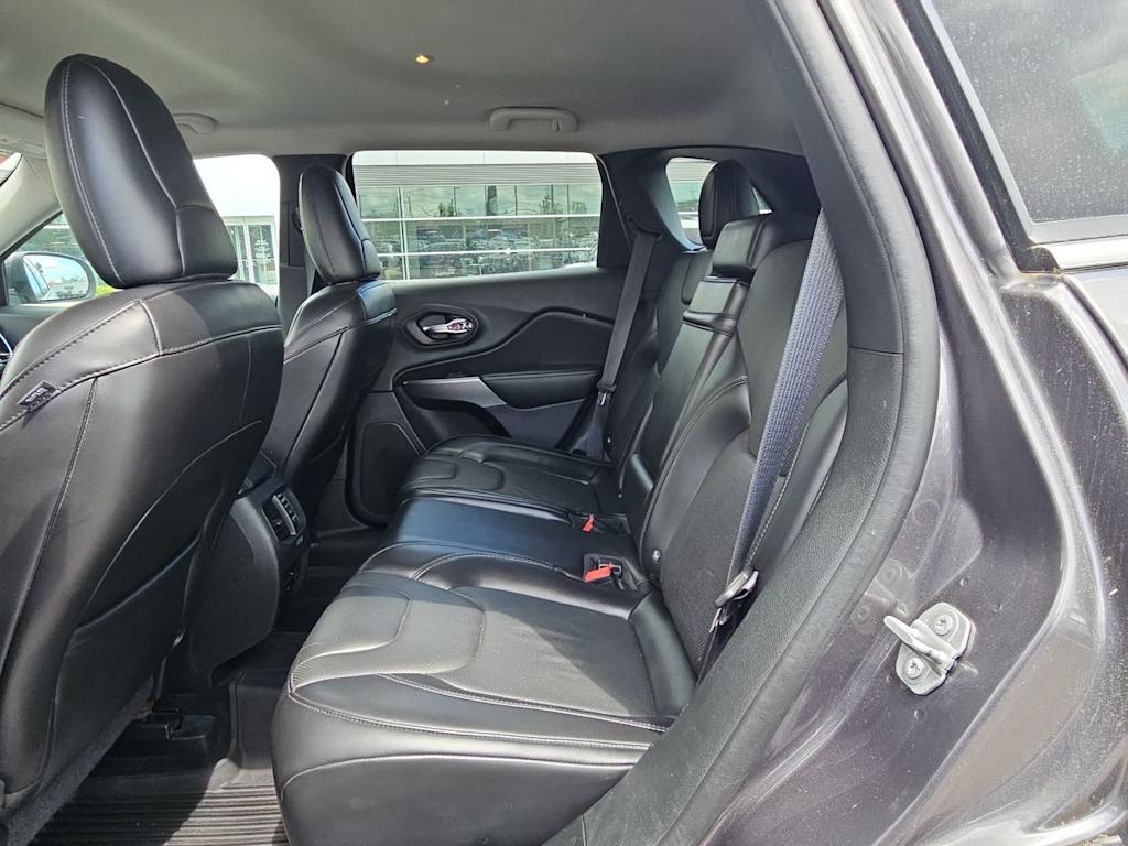 Thumbnail: 2019 Jeep Cherokee - 30
