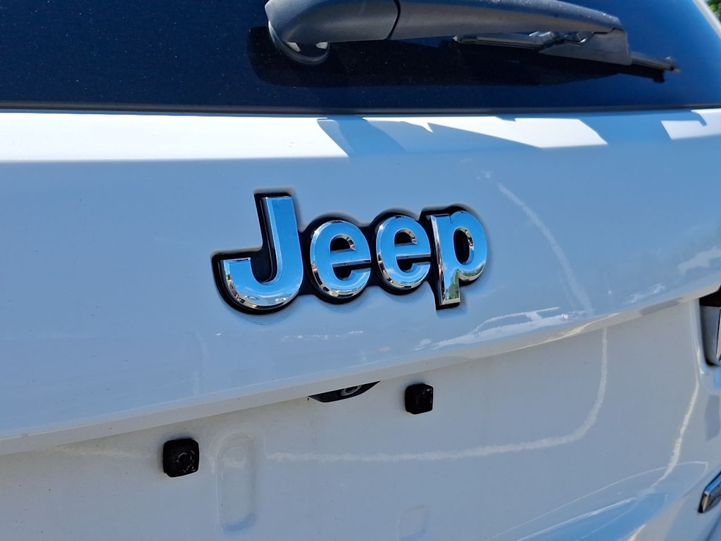 Thumbnail: 2015 Jeep Grand Cherokee - 5