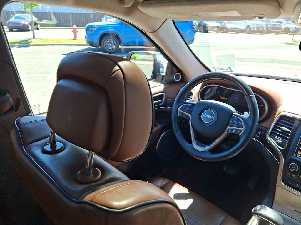 Thumbnail: 2015 Jeep Grand Cherokee - 11