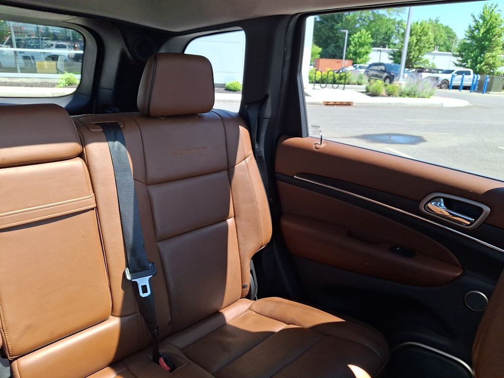 Thumbnail: 2015 Jeep Grand Cherokee - 8