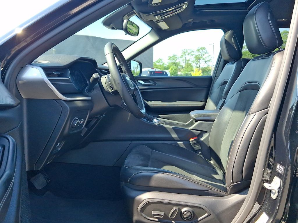 Thumbnail: 2025 Jeep Grand Cherokee - 9