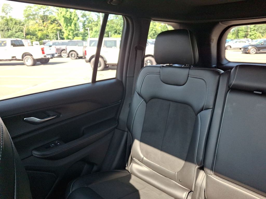 Thumbnail: 2025 Jeep Grand Cherokee - 10