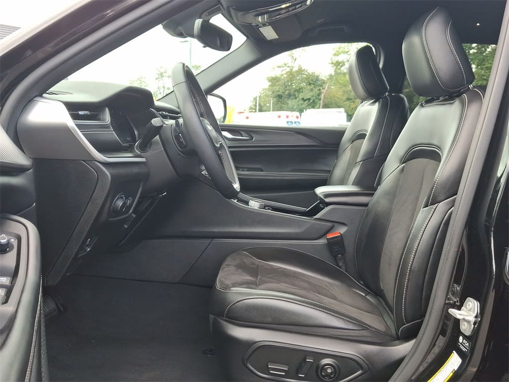 Thumbnail: 2023 Jeep Grand Cherokee L - 23