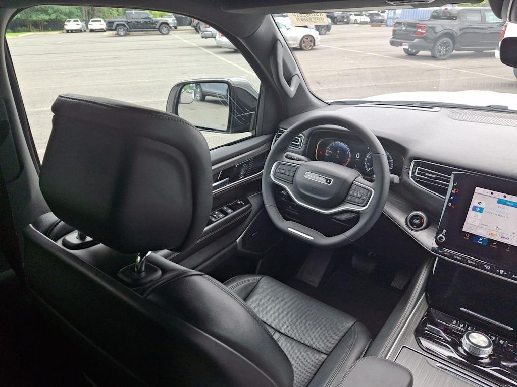 Thumbnail: 2024 Jeep Wagoneer - 10