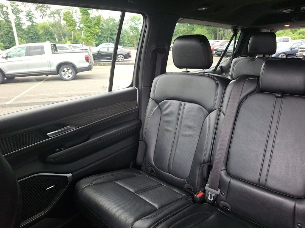 Thumbnail: 2024 Jeep Wagoneer - 9