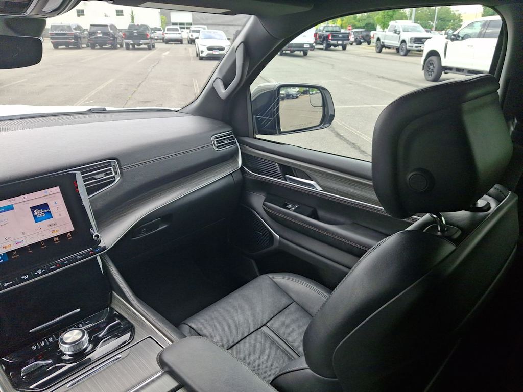 Thumbnail: 2024 Jeep Wagoneer - 7