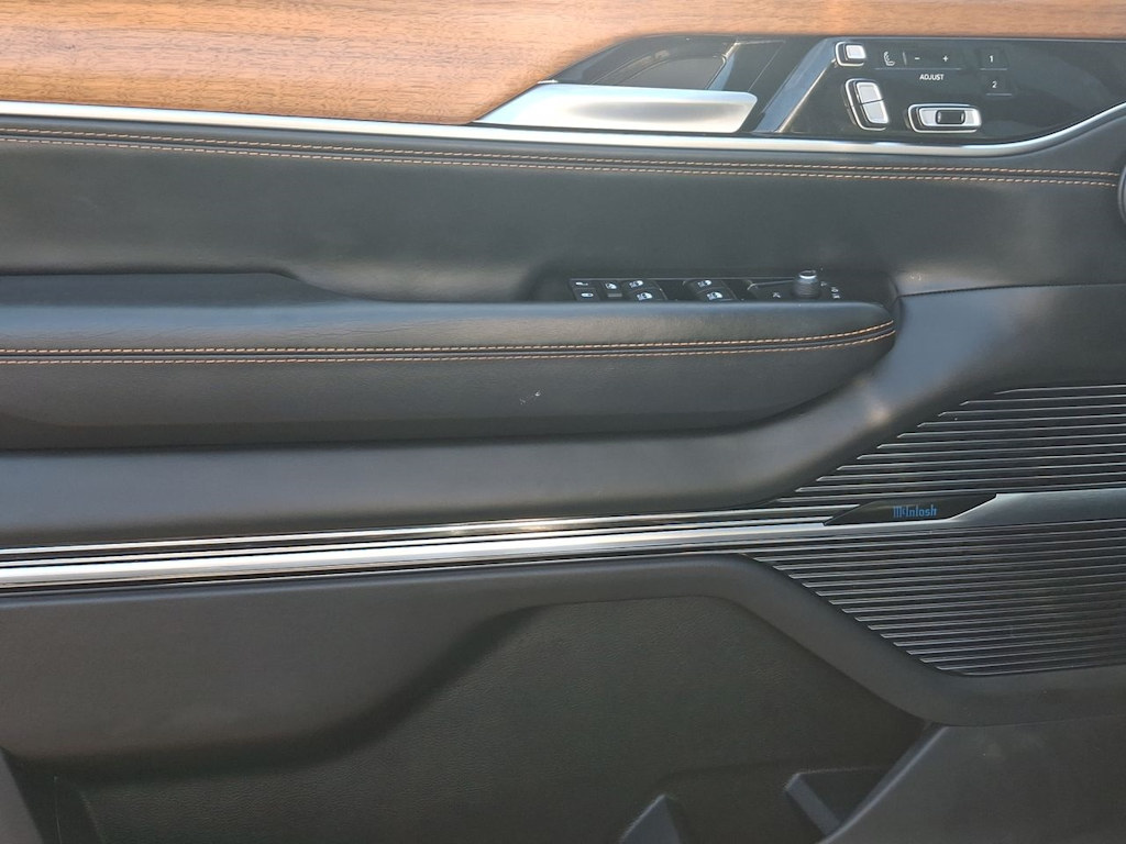 Thumbnail: 2024 Jeep Grand Wagoneer L - 23