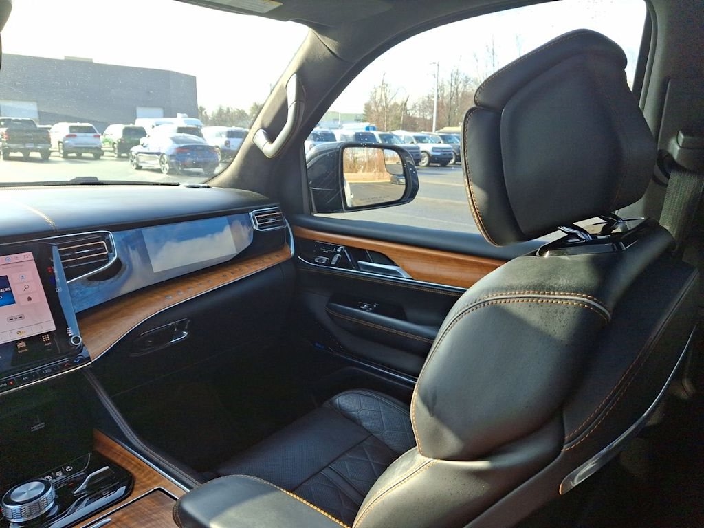 Thumbnail: 2024 Jeep Grand Wagoneer L - 8