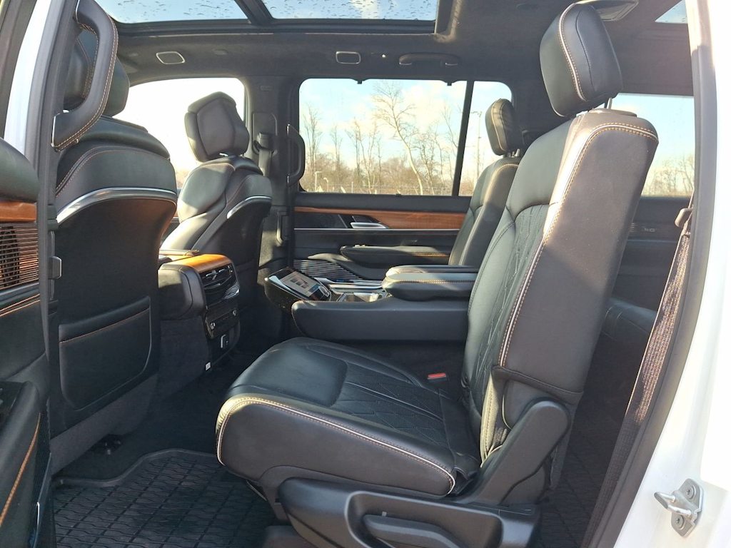 Thumbnail: 2024 Jeep Grand Wagoneer L - 27