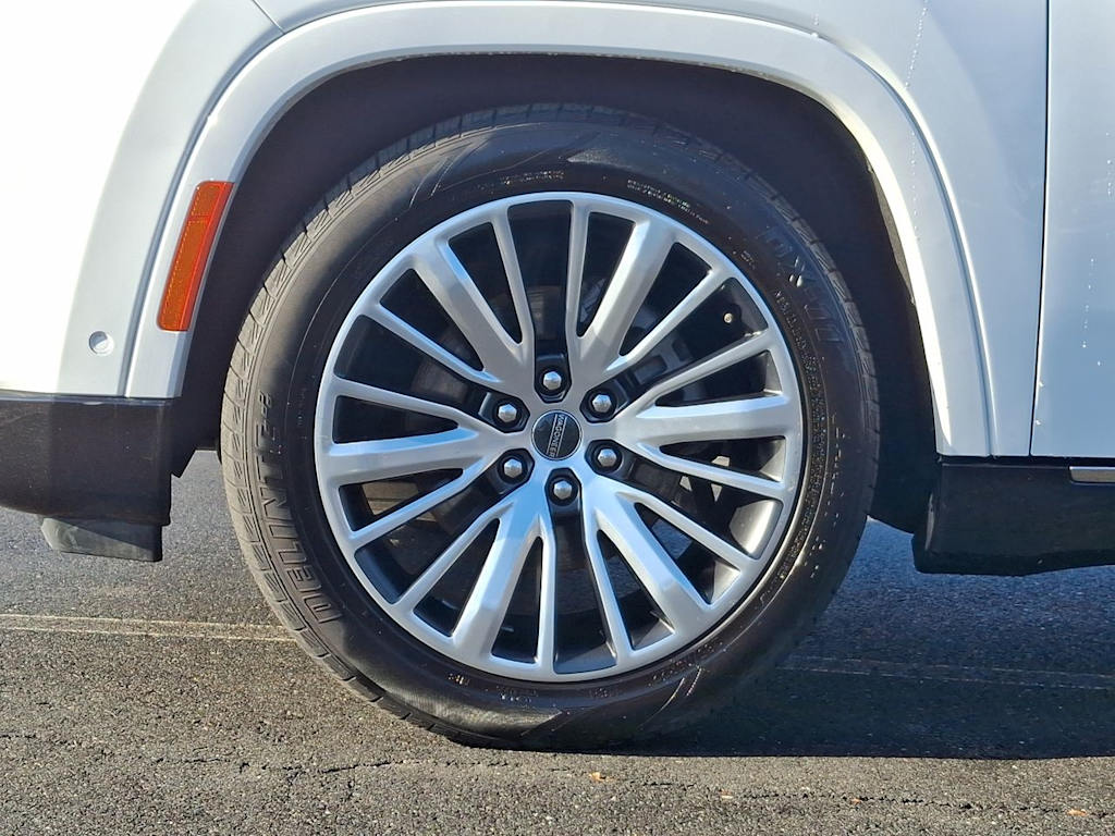 Thumbnail: 2024 Jeep Grand Wagoneer L - 6