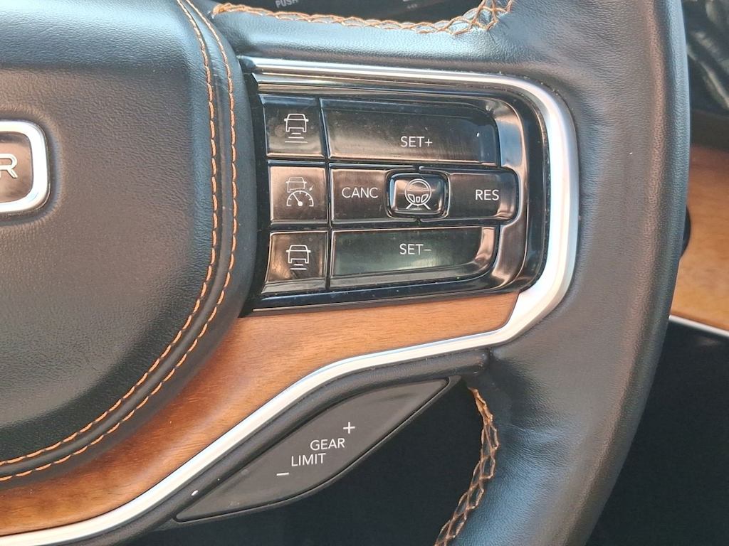 Thumbnail: 2024 Jeep Grand Wagoneer L - 25