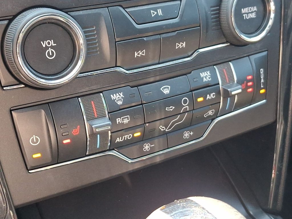 Thumbnail: 2019 Ford Explorer - 28