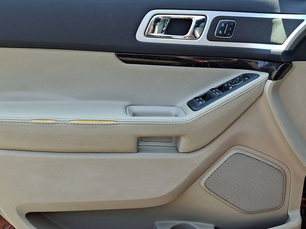 Thumbnail: 2015 Ford Explorer - 23