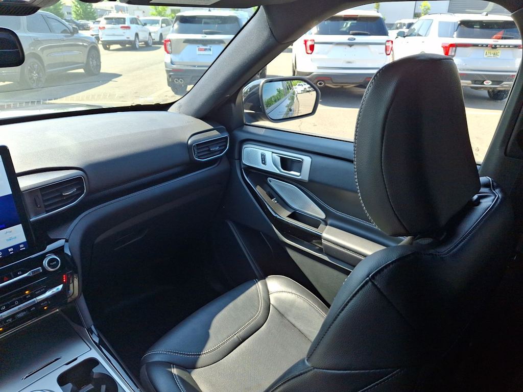 Thumbnail: 2022 Ford Explorer - 7