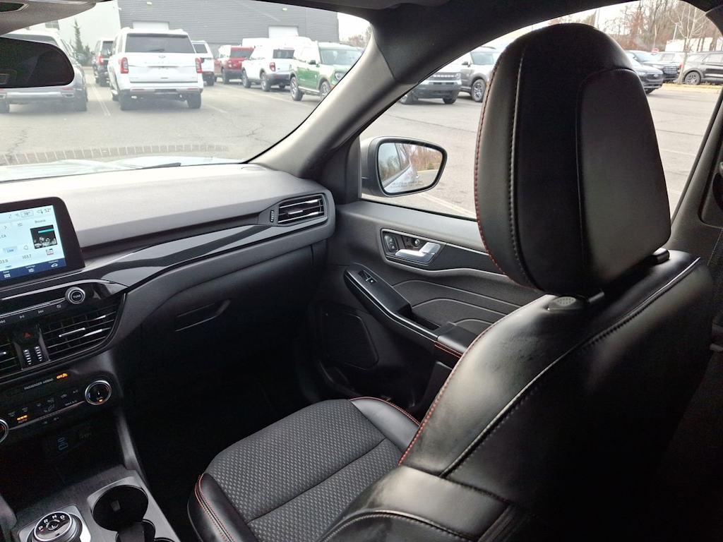 Thumbnail: 2023 Ford Escape - 9