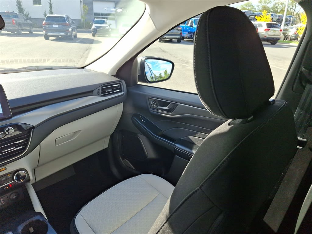 Thumbnail: 2023 Ford Escape - 8