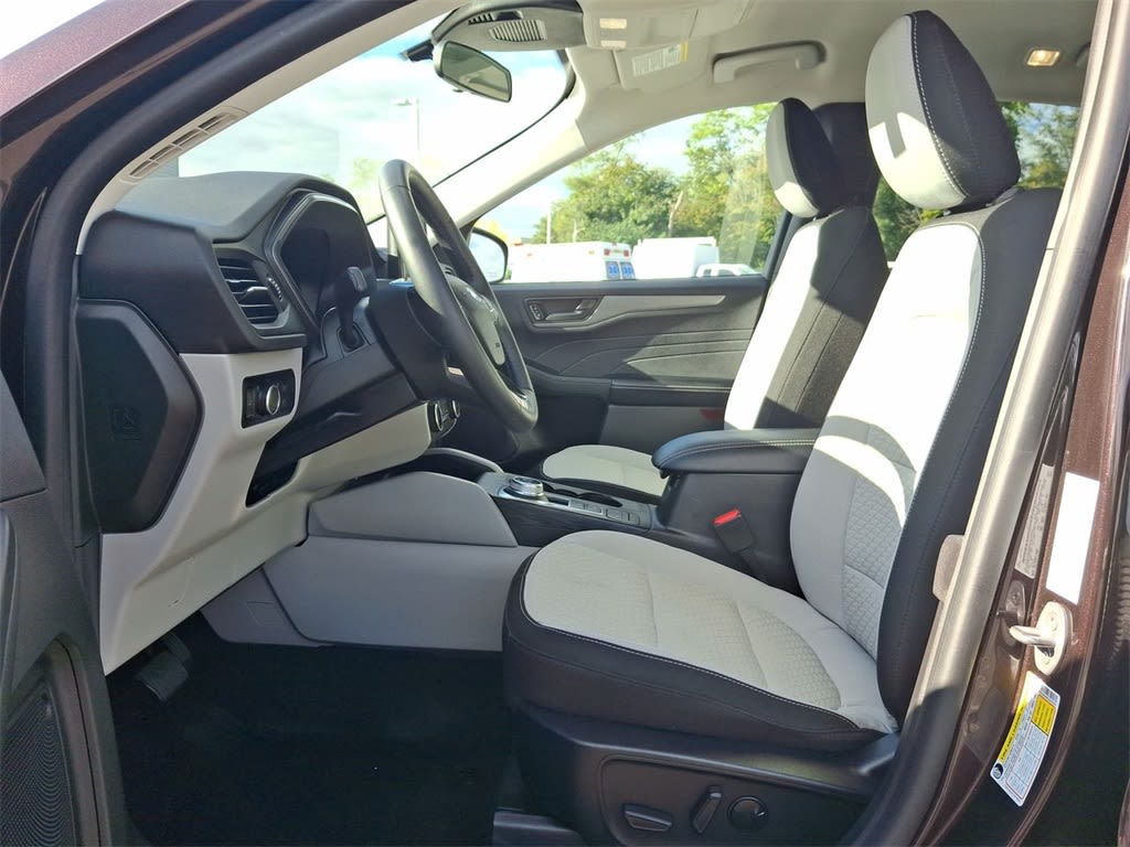 Thumbnail: 2023 Ford Escape - 9