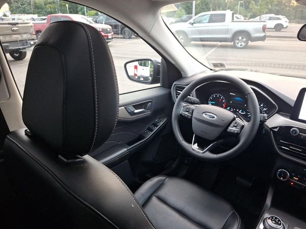 Thumbnail: 2022 Ford Escape - 10