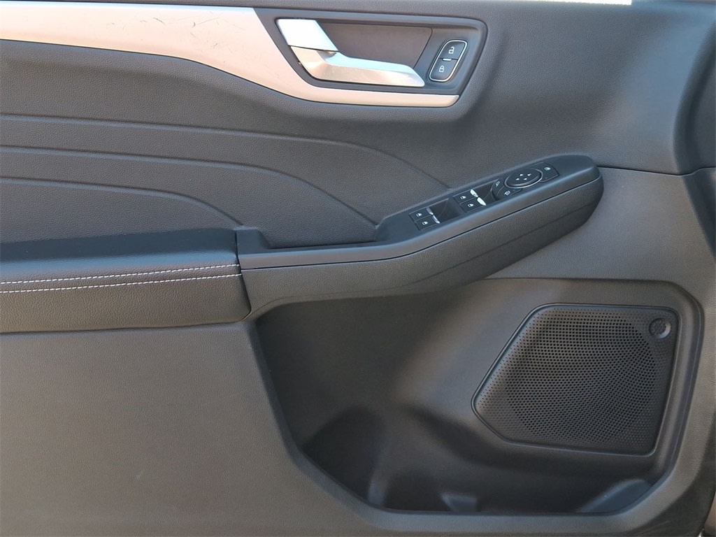 Thumbnail: 2022 Ford Escape - 24