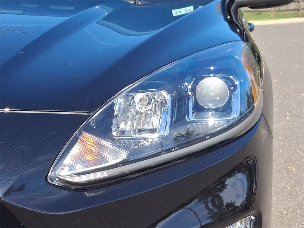 Thumbnail: 2022 Ford Escape - 30