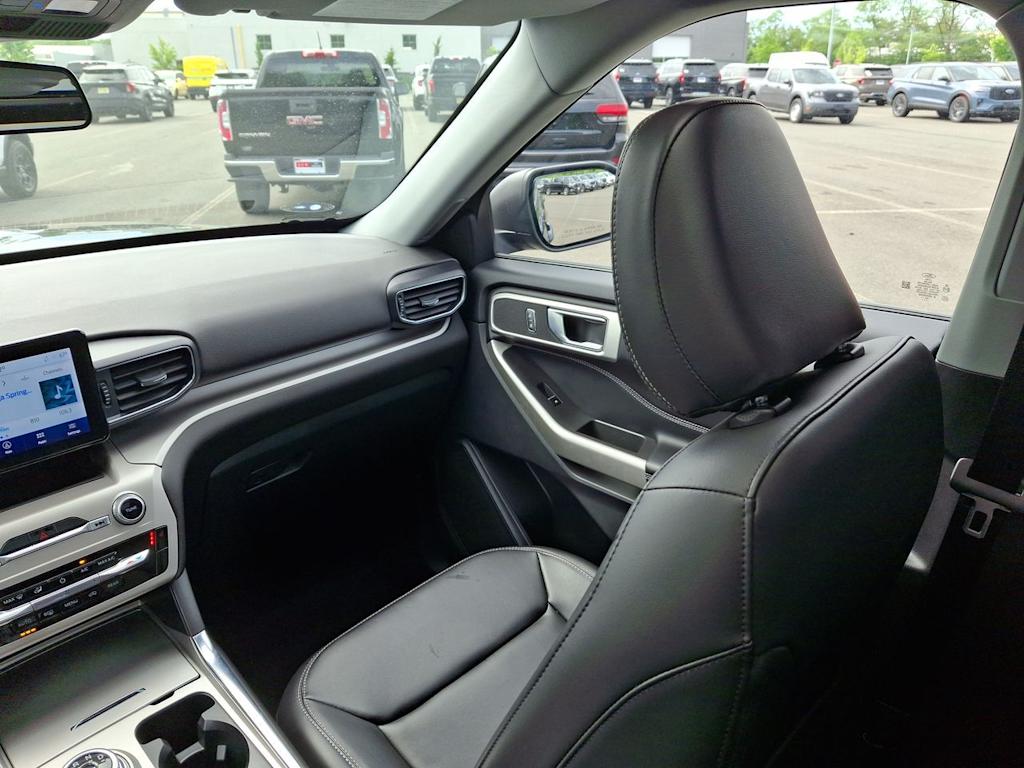 Thumbnail: 2022 Ford Explorer - 7