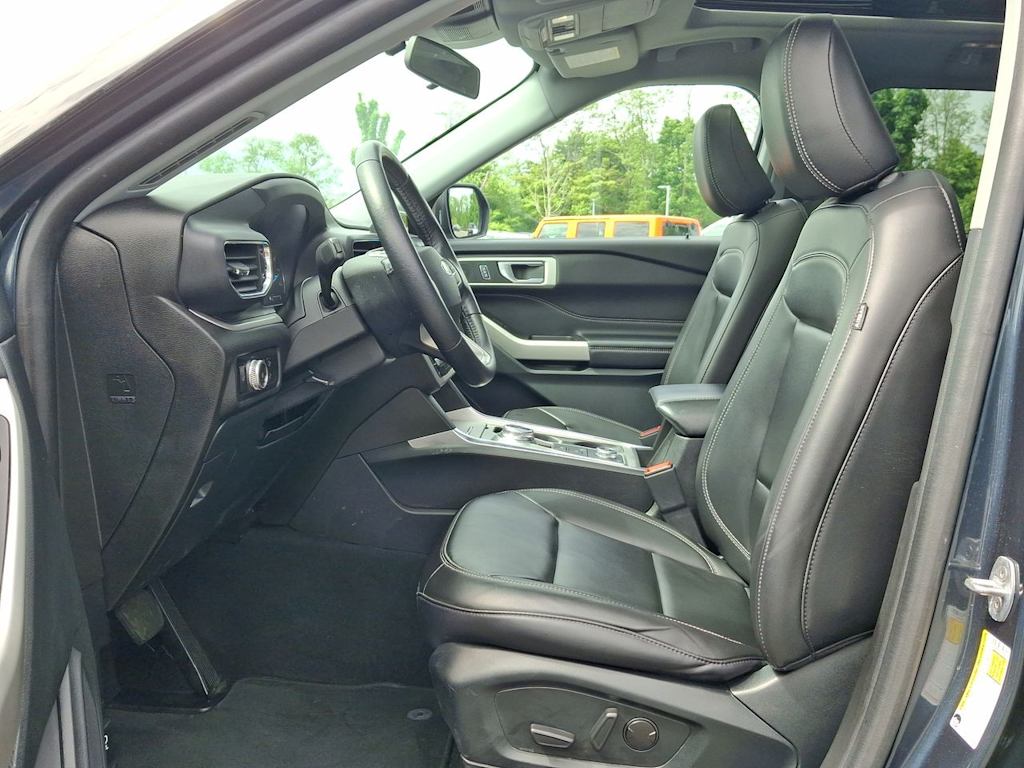 Thumbnail: 2022 Ford Explorer - 8