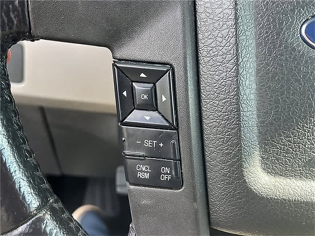 2011 Ford F-150 Lariat 19