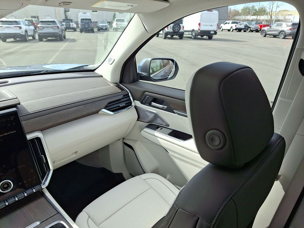 Thumbnail: 2025 GMC Acadia - 21